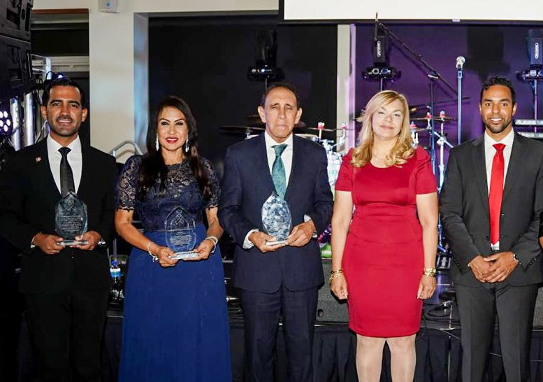 Desde la izquierda, Luis Cruz, Ada Guzmu00e1n, Fu00e9lix Antonio Cruz Jiminiu00e1n, Mayra Eduardo y Josu00e9 Eduardo Jr.
