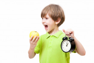 Un estudio revela que la hora de la comida influye en la salud metabolica infantil