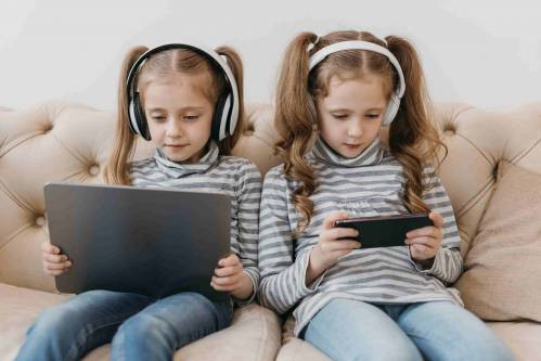 Asocian el exceso de pantallas en la infancia con problemas emocionales y de conducta