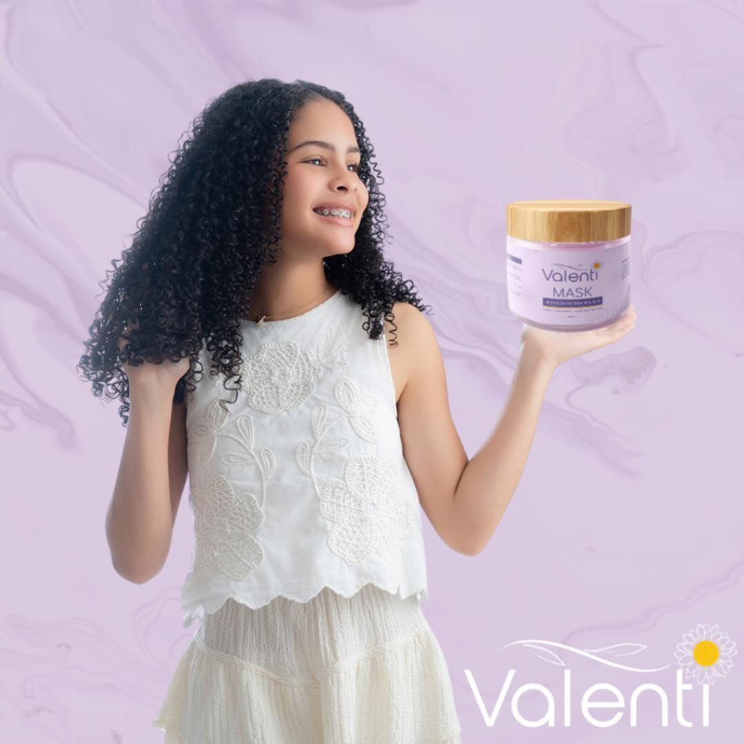   Valentina Taveras muestra sus rizos con orgullo