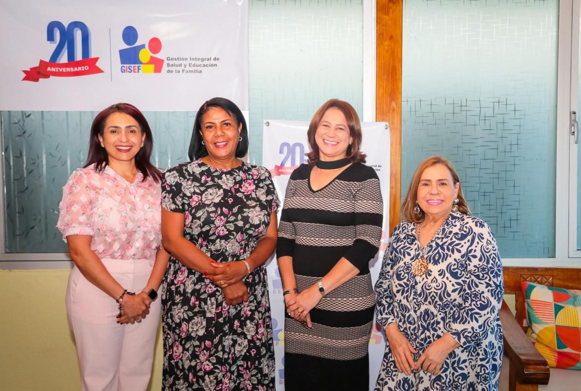 Neskys Liriano e Ysabel Du00edaz, conferencistas Gisef 2017  Maru00eda Esther Fernu00e1ndez y Mirna Pimentel, presidente Asociaciu00f3n Dominicana de Cronistas Sociales.