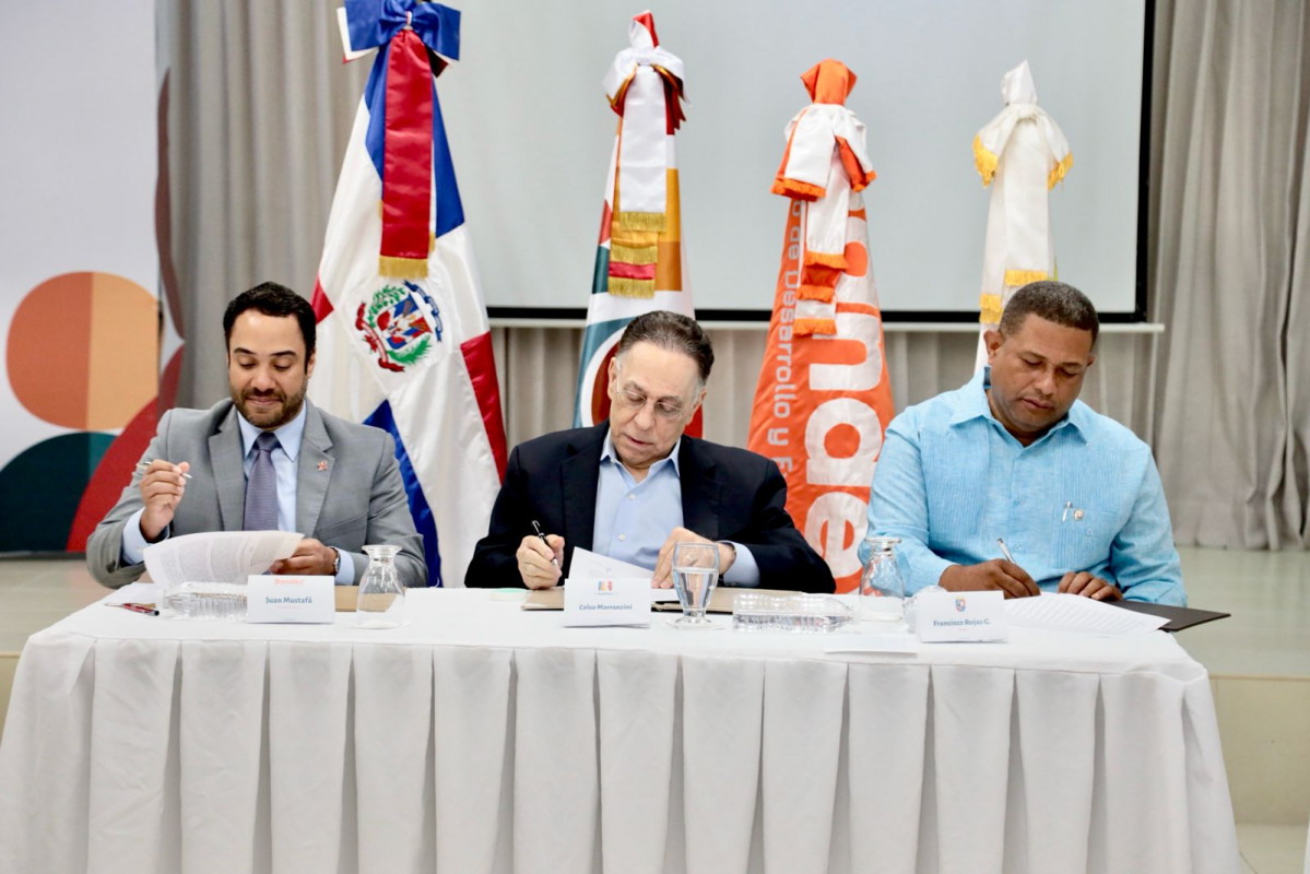 Firma acuerdo guerra