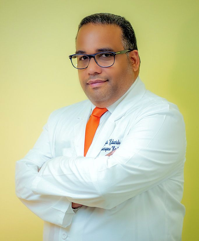Foto 1, El doctor Luis Suazo, presidente de la SDNINV.
